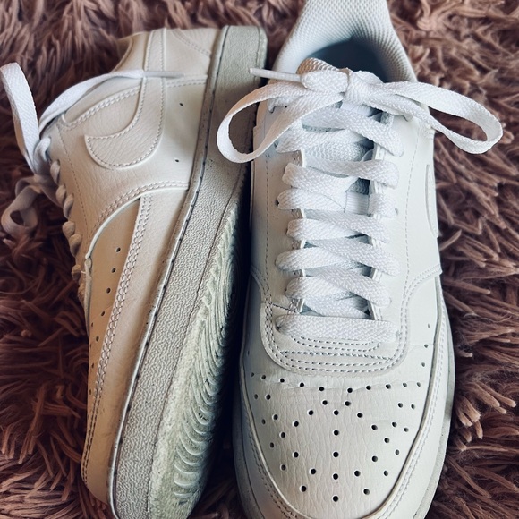 Nike White Leather Sneakers - Picture 1 of 3